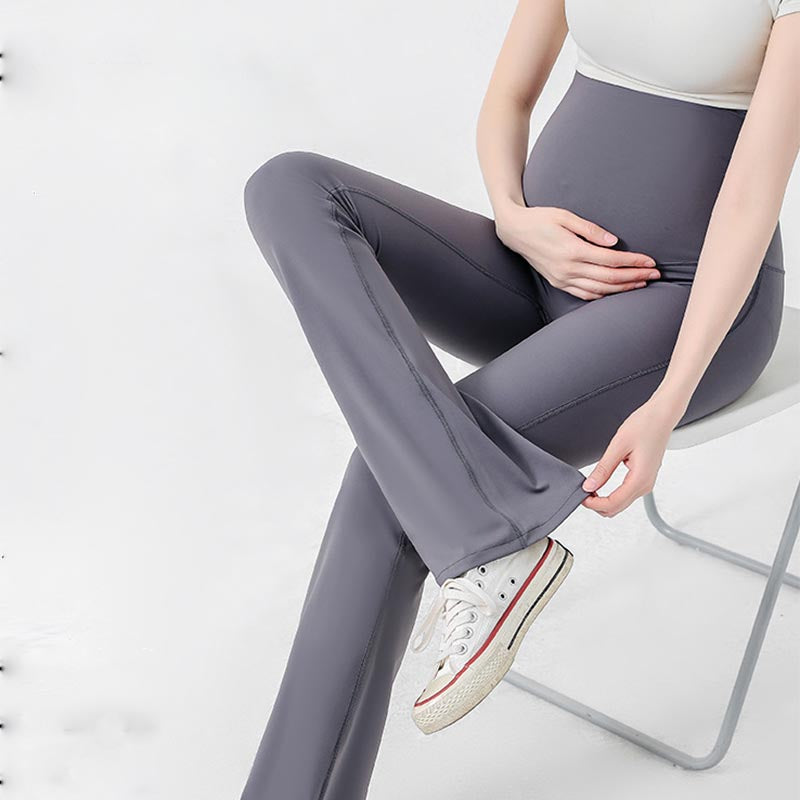 femme assisse legging grossesse evase