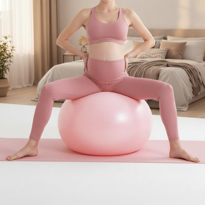 femme enceinte assise ballon pour grossesse rose chambre coucher