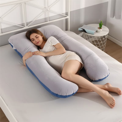 femme enceinte confort avec coussin de grossesse
