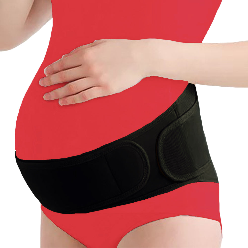 femme enceinte portant ceinturte grossesse noire