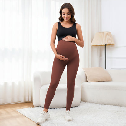 femme enceinte portant legging sport grossesse rouge bordeaux