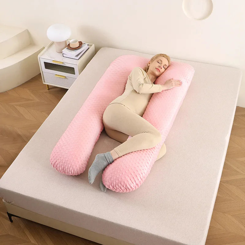 femme enciente dort coussin de grossesse pour dormir forme u rose