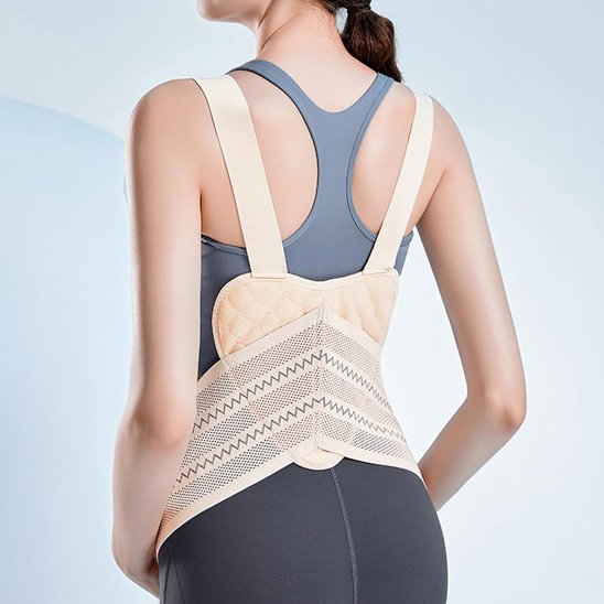 femme portant ceinture de grossesse vue dos