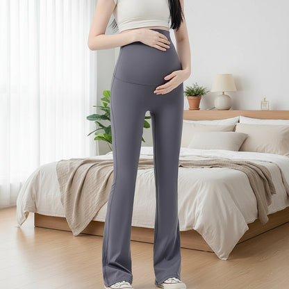 maman enceinte main ventre legging grossesse evase
